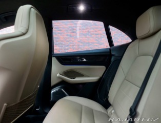 Porsche Macan Turbo | Pasažier Display 2025