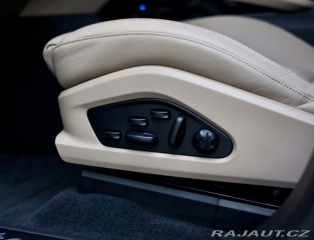 Porsche Macan Turbo | Pasažier Display 2025