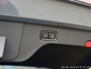 Porsche Macan Turbo | Pasažier Display 2025