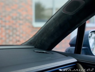 Porsche Macan Turbo | Pasažier Display 2025