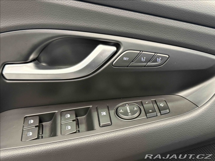 Hyundai i30 1,5 T-GDI PREMIUM 1820KM 2025