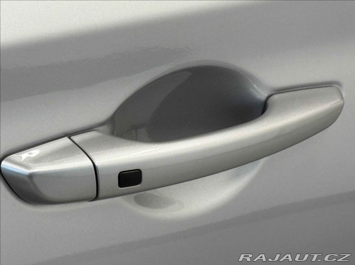 Hyundai i30 1,5 T-GDI PREMIUM 1820KM 2025