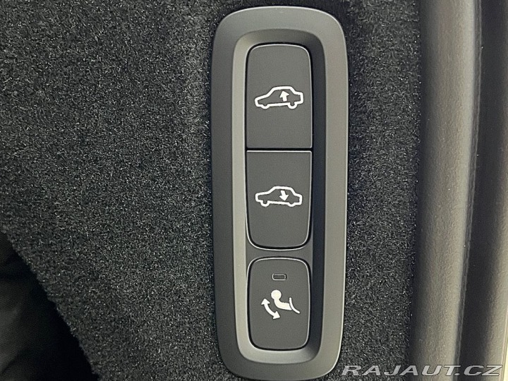 Volvo XC90 T8 AWD DARK PLUS, TAŽNÉ, 2026