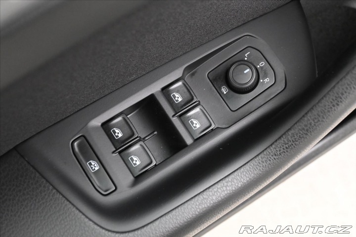 Volkswagen Passat 2,0 TDI 110 kW DSG Busine 2022