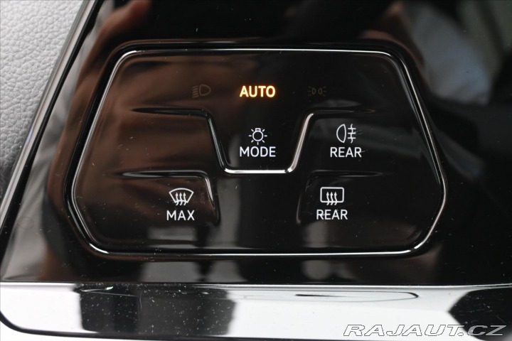 Volkswagen Golf 2,0 TDI 110 kW DSG Busine 2022