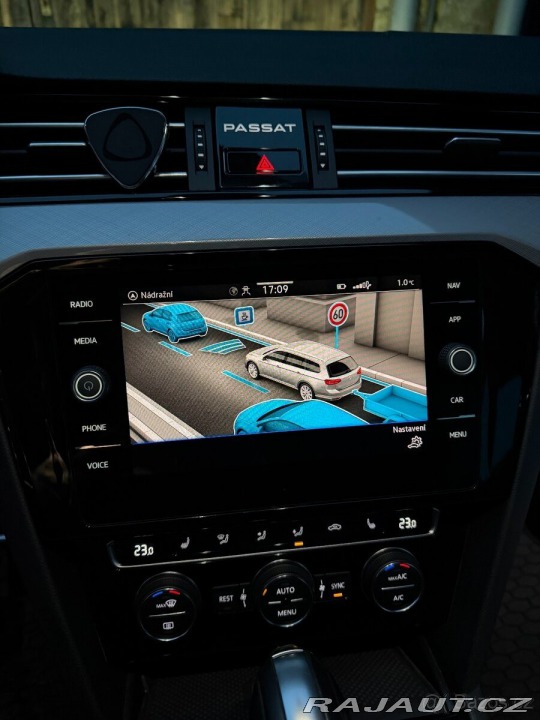 Volkswagen Passat 1,5   TSI 110kW DSG R-Lin 2020