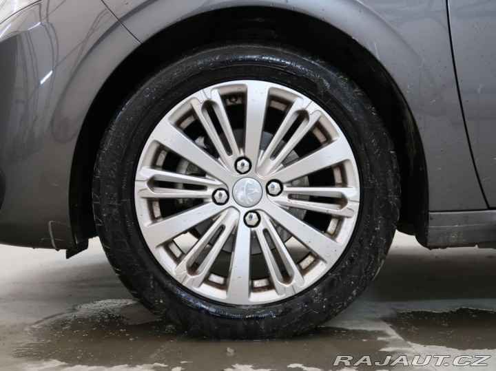 Peugeot 208 1.2PureTech,61kW,ALLURE,M 1800