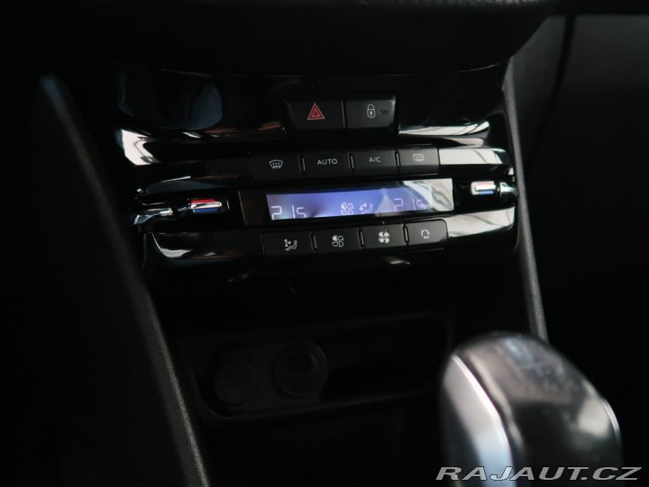 Peugeot 208 1.2PureTech,61kW,ALLURE,M 1800