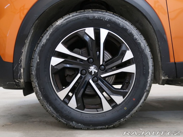 Peugeot 2008 1.2PureTech,74kW,ALLURE,M 1800