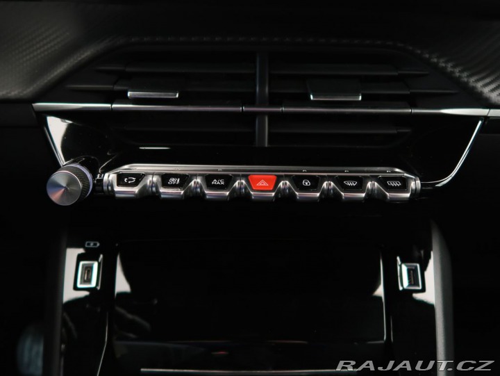 Peugeot 2008 1.2PureTech,74kW,ALLURE,M 1800