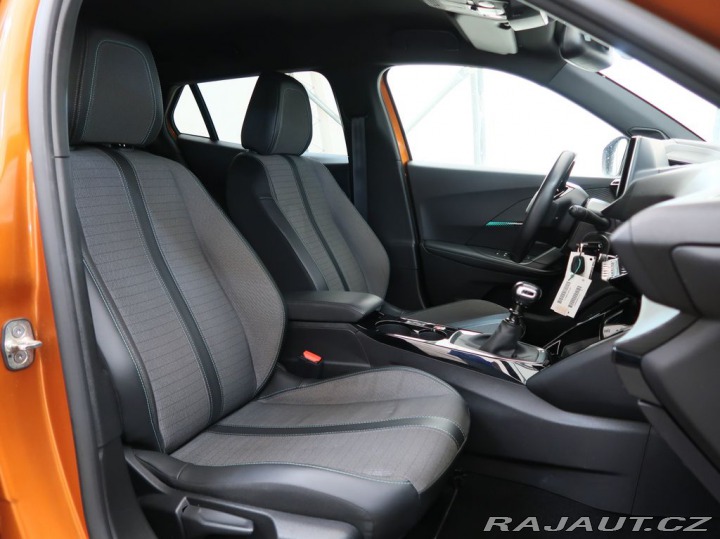 Peugeot 2008 1.2PureTech,74kW,ALLURE,M 1800