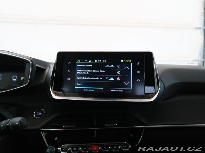 Peugeot 2008 ELECTRO,100kW,ALLURE,50kW 1800