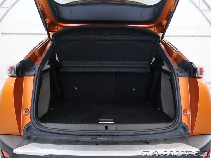 Peugeot 2008 1.2PureTech,74kW,ALLURE,M 1800