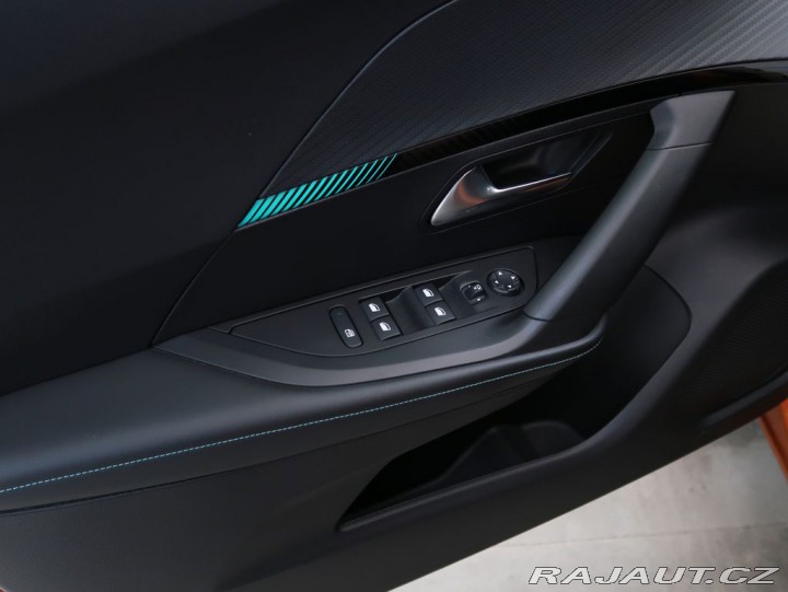 Peugeot 2008 1.2PureTech,74kW,ALLURE,M 1800