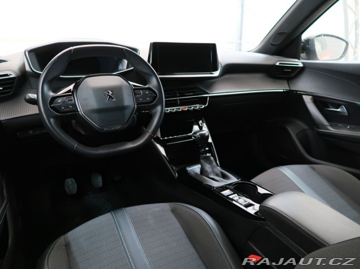 Peugeot 2008 1.2PureTech,74kW,ALLURE,M 1800