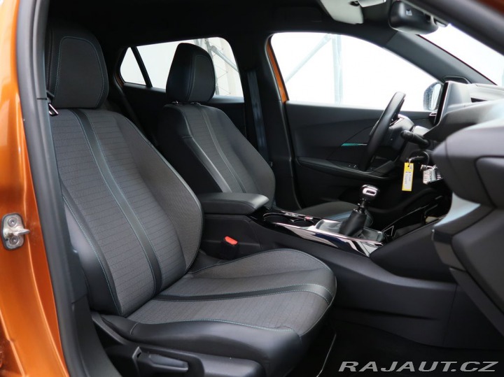 Peugeot 2008 1.2PureTech,74kW,ALLURE,M 1800