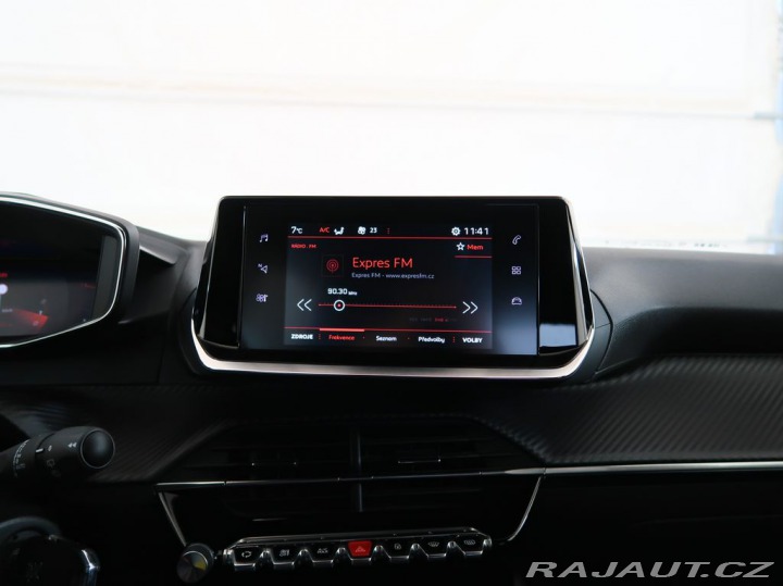 Peugeot 2008 1.2PureTech,74kW,ALLURE,M 1800