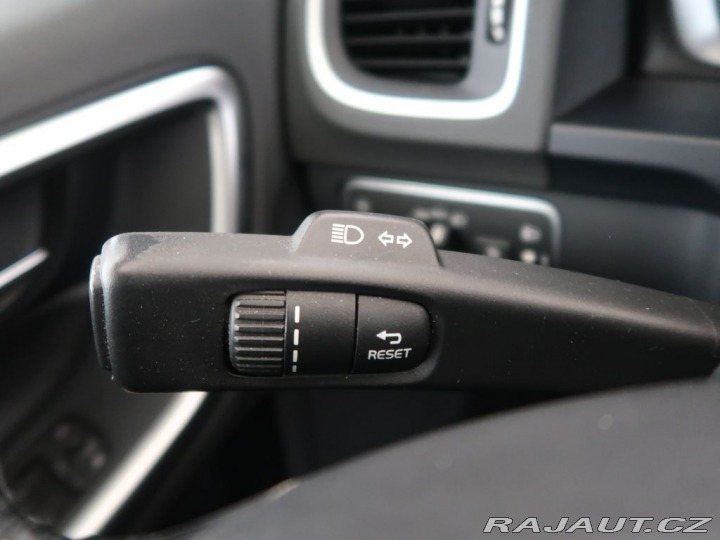 Volvo V60 2.0D4,110kW,Manuál 2016