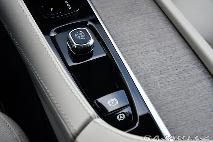 Volvo XC90 T8 AWD RECHARGE REZERVACE 2024
