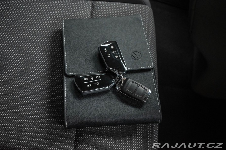 Volkswagen Multivan 2.0 STYLE*LONG*7.MÍST*TAŽ 2023