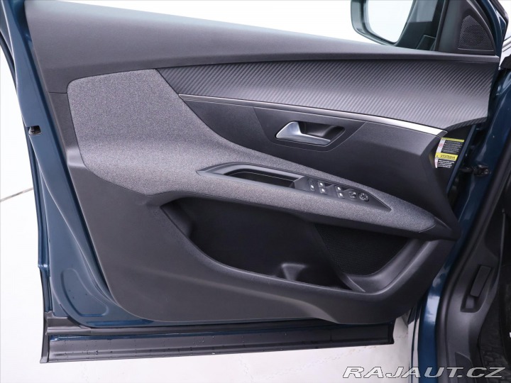 Peugeot 3008 1,2 PT 96kW Aut. CZ DPH 1 2022