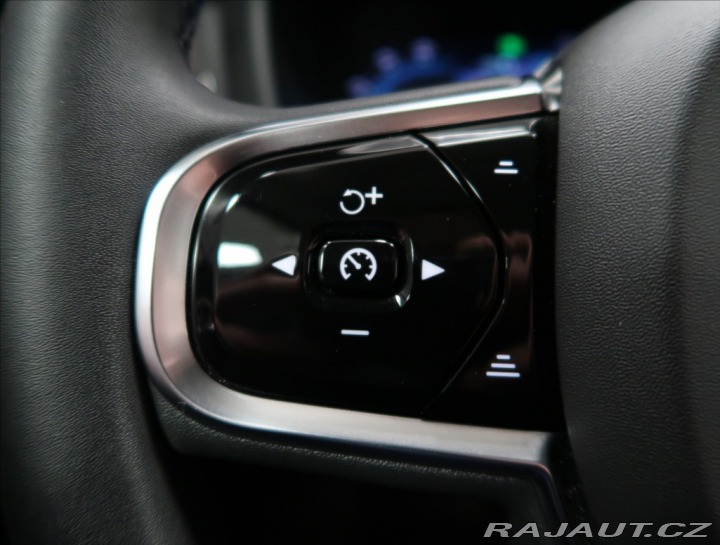 Volvo XC60 2,0 B4 AWD PLUS DARK 1. M 2024