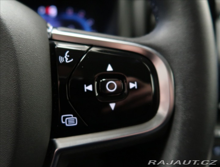 Volvo XC60 2,0 B4 AWD PLUS DARK 2024