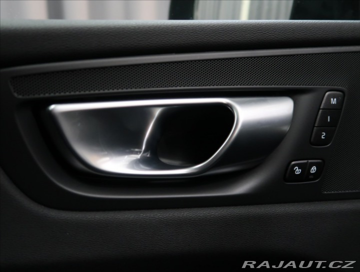 Volvo XC60 2,0 B4 AWD PLUS DARK 1. M 2024
