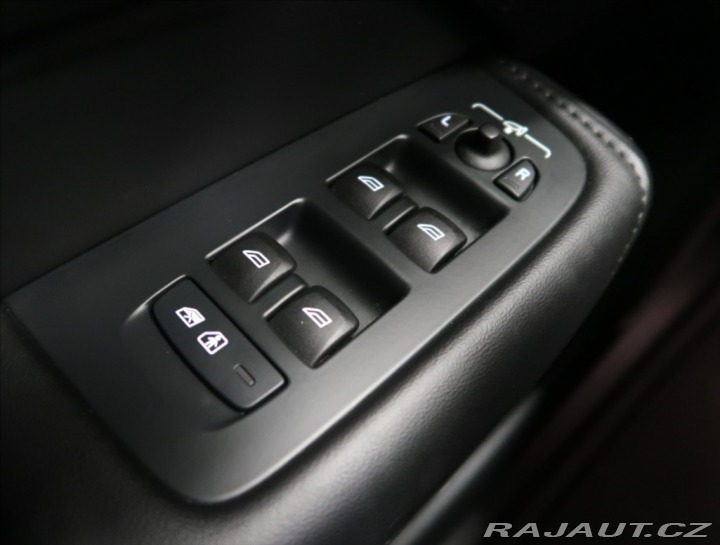 Volvo XC60 2,0 B4 AWD PLUS DARK 2024