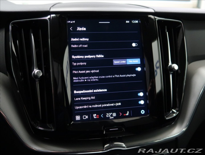 Volvo XC60 2,0 B4 AWD PLUS DARK 1. M 2024