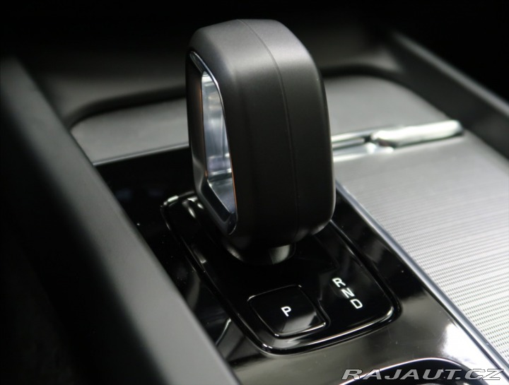 Volvo XC60 2,0 B4 AWD PLUS DARK 2024