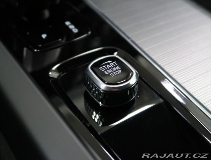 Volvo XC60 2,0 B4 AWD PLUS DARK 1. M 2024