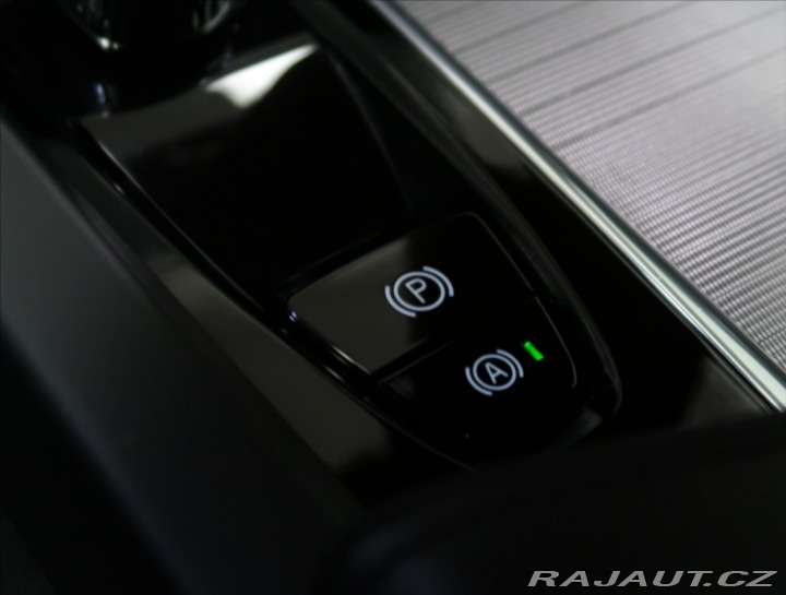 Volvo XC60 2,0 B4 AWD PLUS DARK 1. M 2024