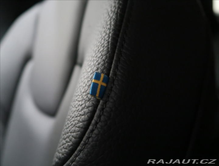 Volvo XC60 2,0 B4 AWD PLUS DARK 2024