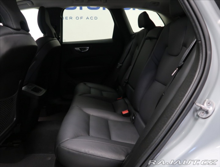 Volvo XC60 2,0 B4 AWD PLUS DARK 1. M 2024