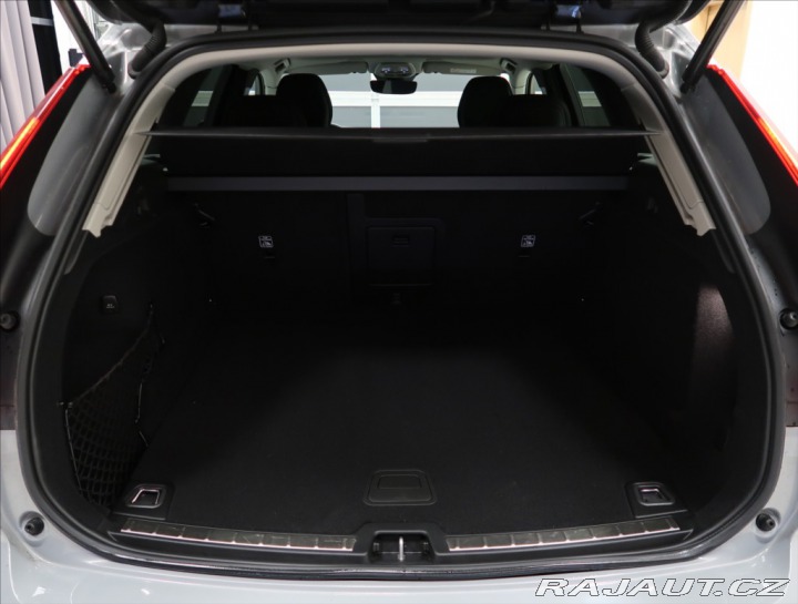 Volvo XC60 2,0 B4 AWD PLUS DARK 1. M 2024