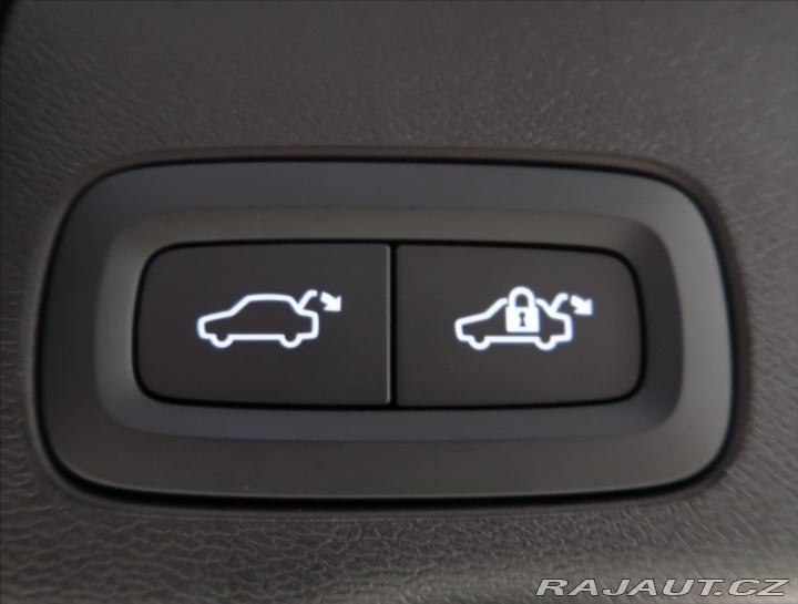 Volvo XC60 2,0 B4 AWD PLUS DARK 1. M 2024