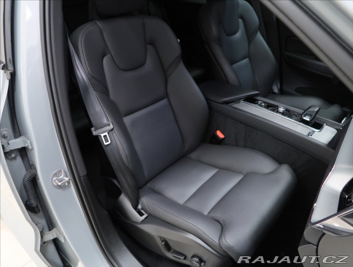 Volvo XC60 2,0 B4 AWD PLUS DARK 1. M 2024
