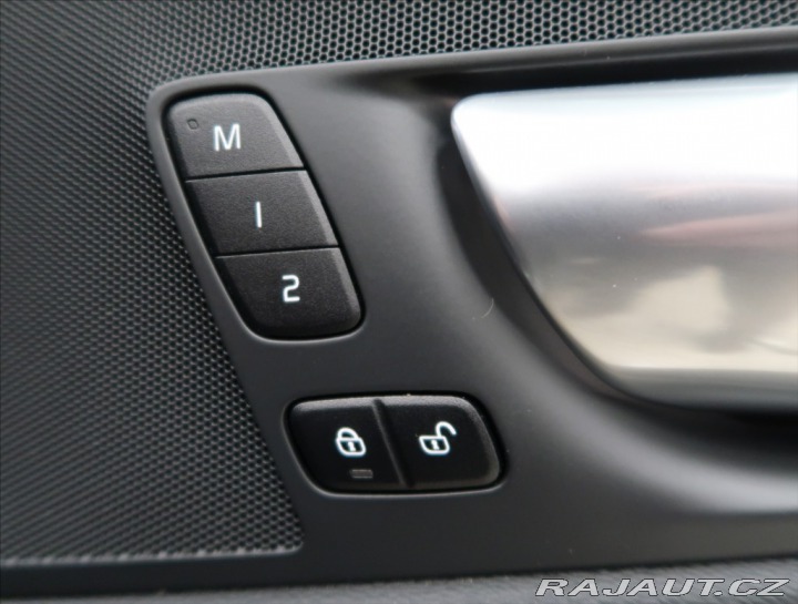 Volvo XC60 2,0 B4 AWD PLUS DARK 2024