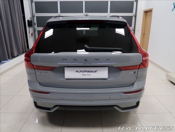 Volvo XC60 2,0 B4 AWD PLUS DARK 2024