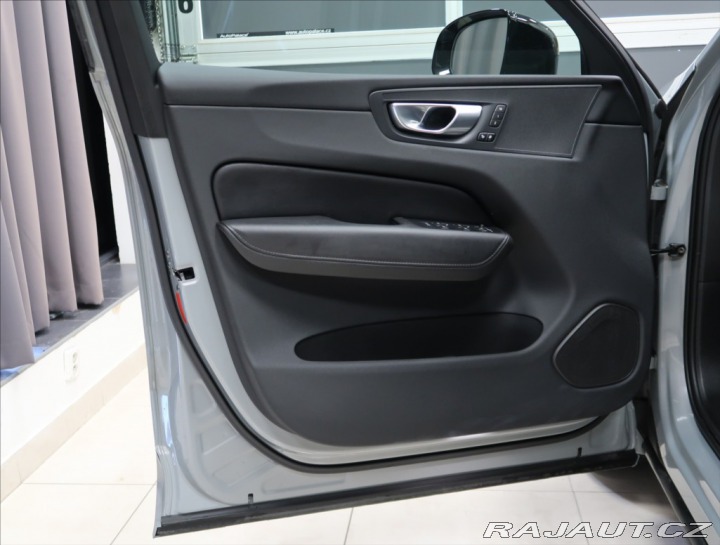 Volvo XC60 2,0 B4 AWD PLUS DARK 1. M 2024