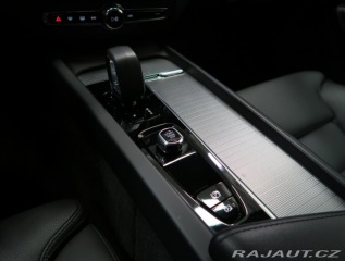 Volvo XC60 2,0 B4 AWD PLUS DARK 2024