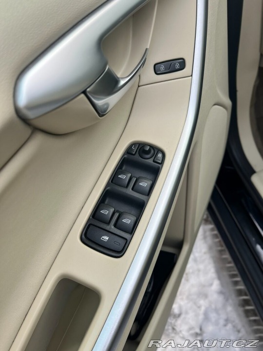 Volvo XC60 2,0   T 2011