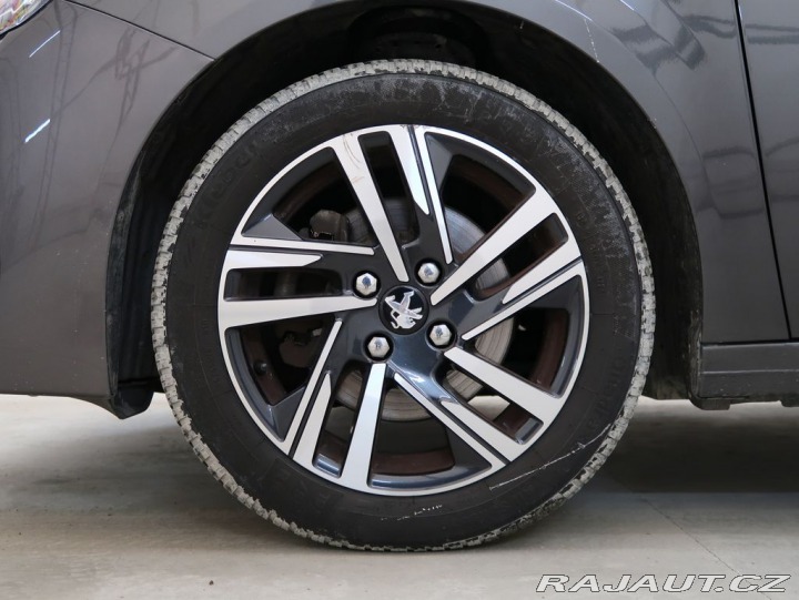 Peugeot 208 1.2PureTech,96kW,ALLURE,A 1800