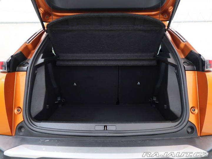 Peugeot 2008 1.2PureTech,74kW,ALLURE,M 1800