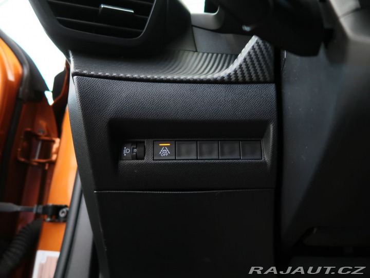 Peugeot 2008 1.2PureTech,74kW,ALLURE,M 1800