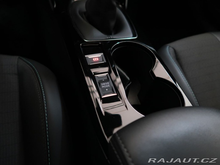 Peugeot 2008 1.2PureTech,74kW,ALLURE,M 1800