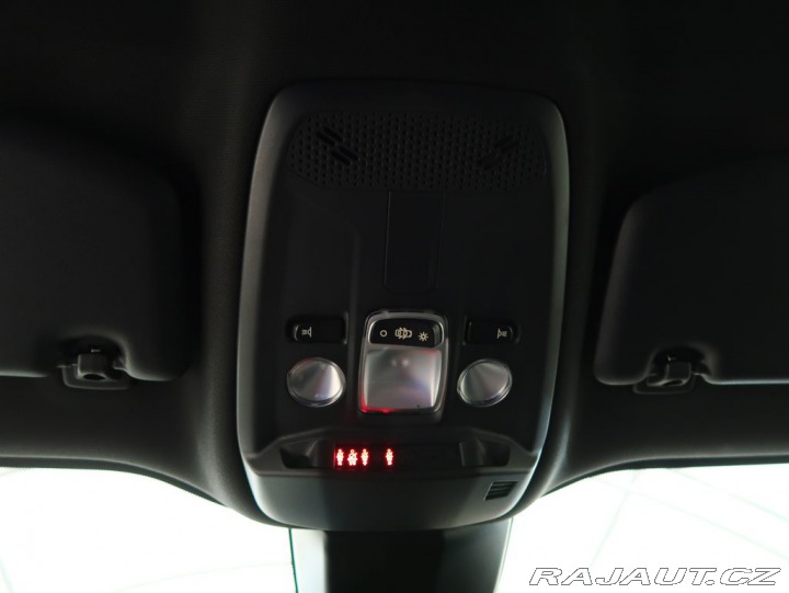 Peugeot 2008 1.2PureTech,74kW,ALLURE,M 1800