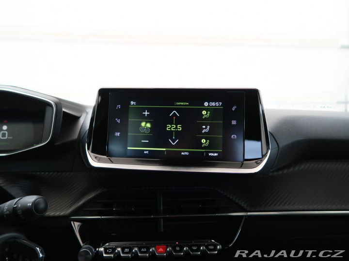 Peugeot 2008 1.2PureTech,74kW,ALLURE,M 1800