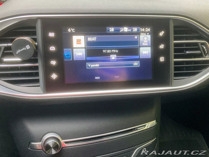 Peugeot 308 1,2 Pure Tech, *SERV.KNIH 2017